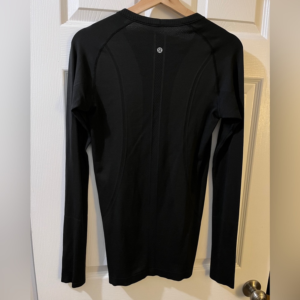 Lululemon run swiftly long sleeve shirt thumbholes Womens 8 perfect